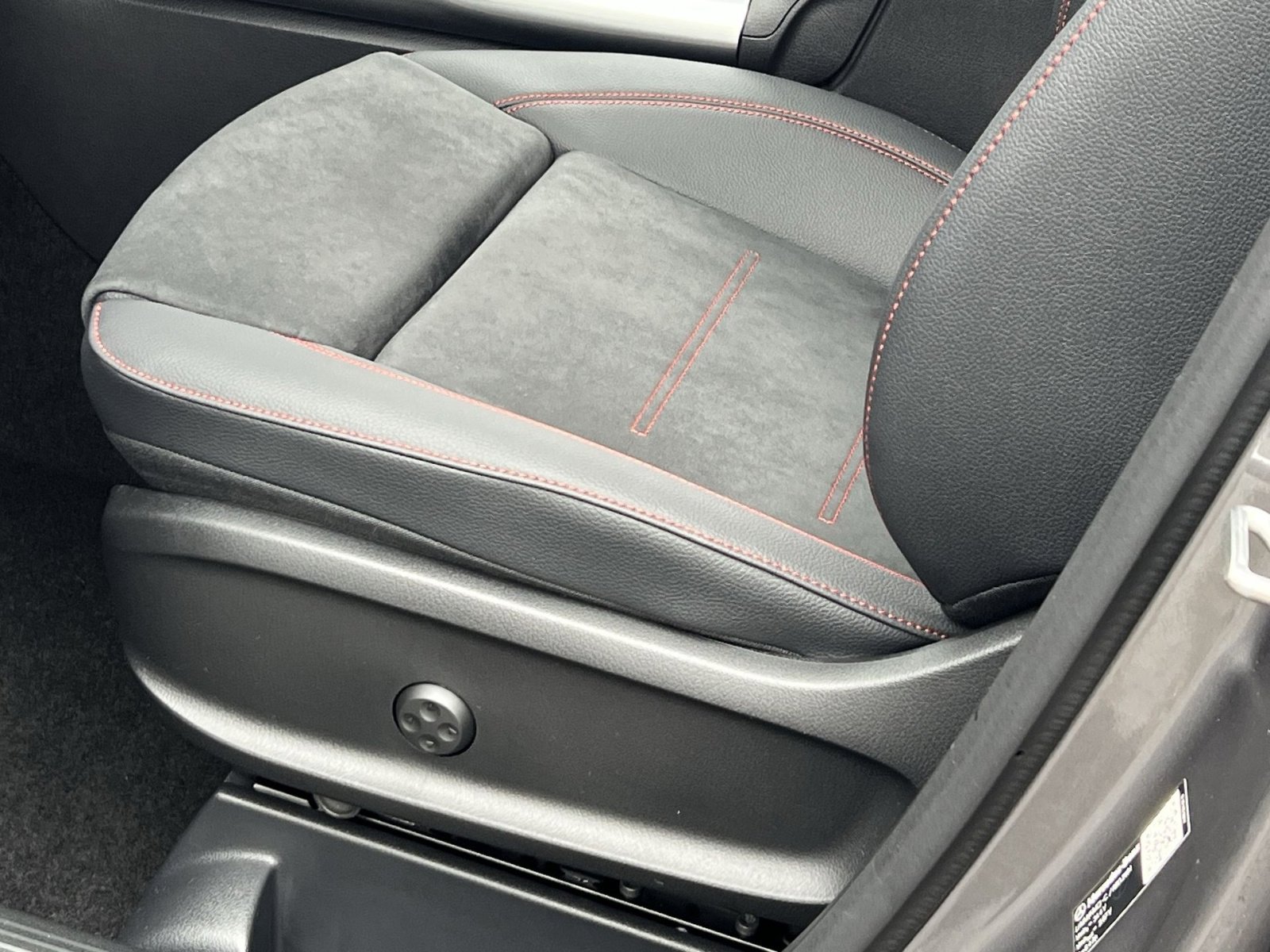 New 2026 Mercedes-Benz GLA 250 4MATIC image 12