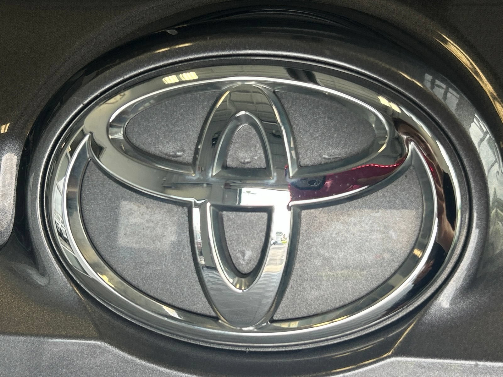 Used 2019 Toyota 4Runner SR5 w/ Four Season Floor Mat Package AWD/4WD image 7