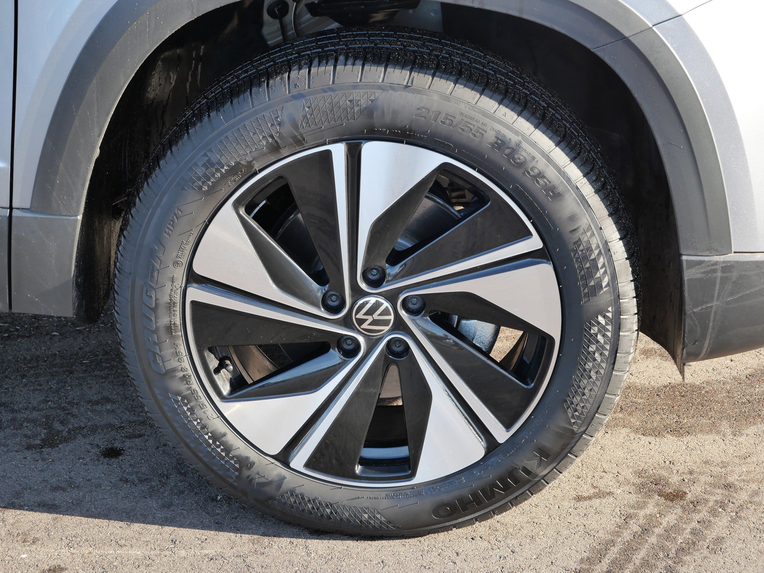 Certified 2025 Volkswagen Taos SE image 15