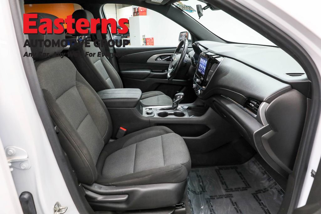 Used 2022 Chevrolet Traverse LT image 24