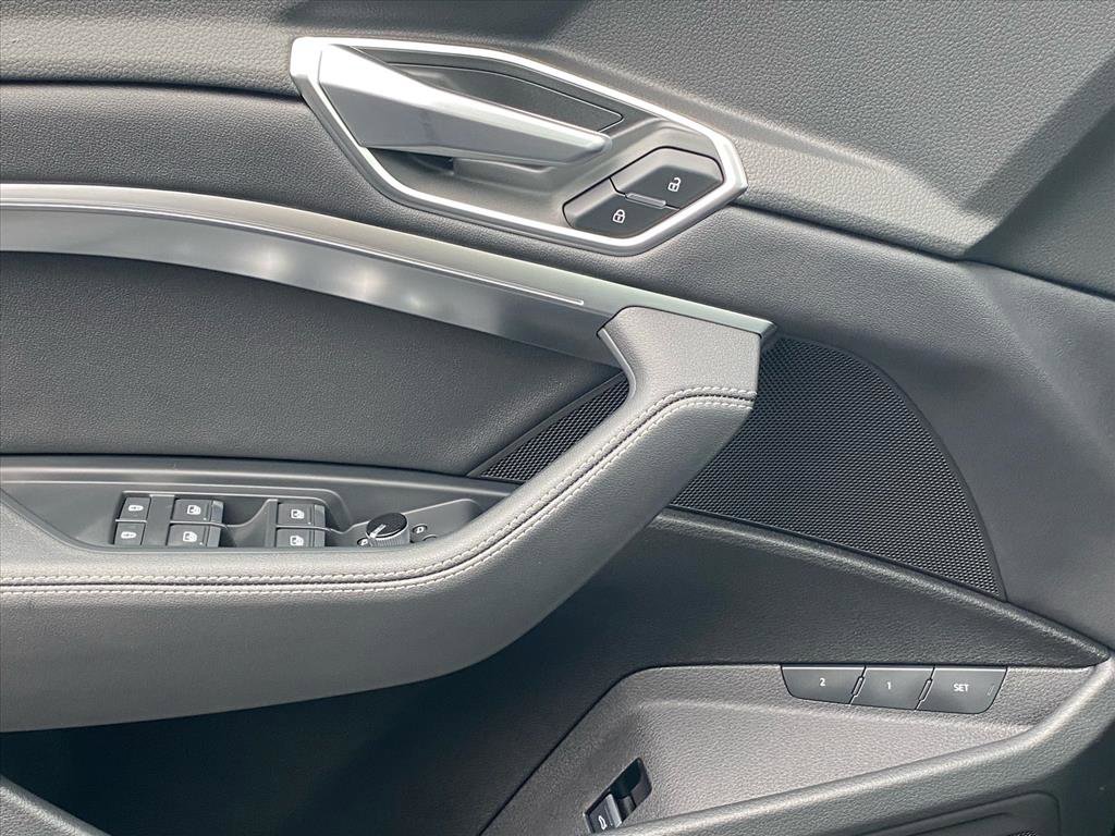 Used 2023 Audi e-tron Premium w/ Convenience Plus Package image 17