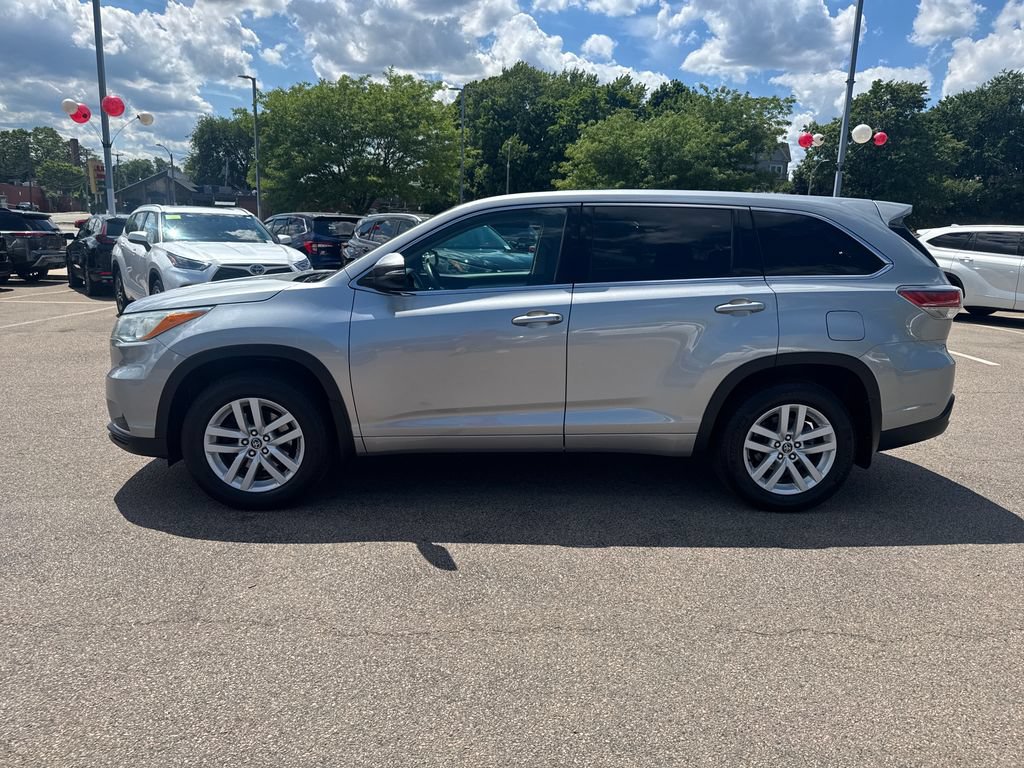 Used 2016 Toyota Highlander LE AWD/4WD image 4
