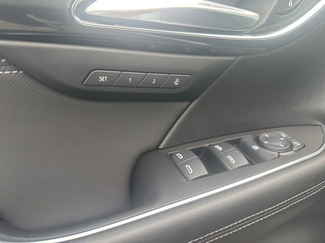 Used 2025 Buick Envision Preferred image 29