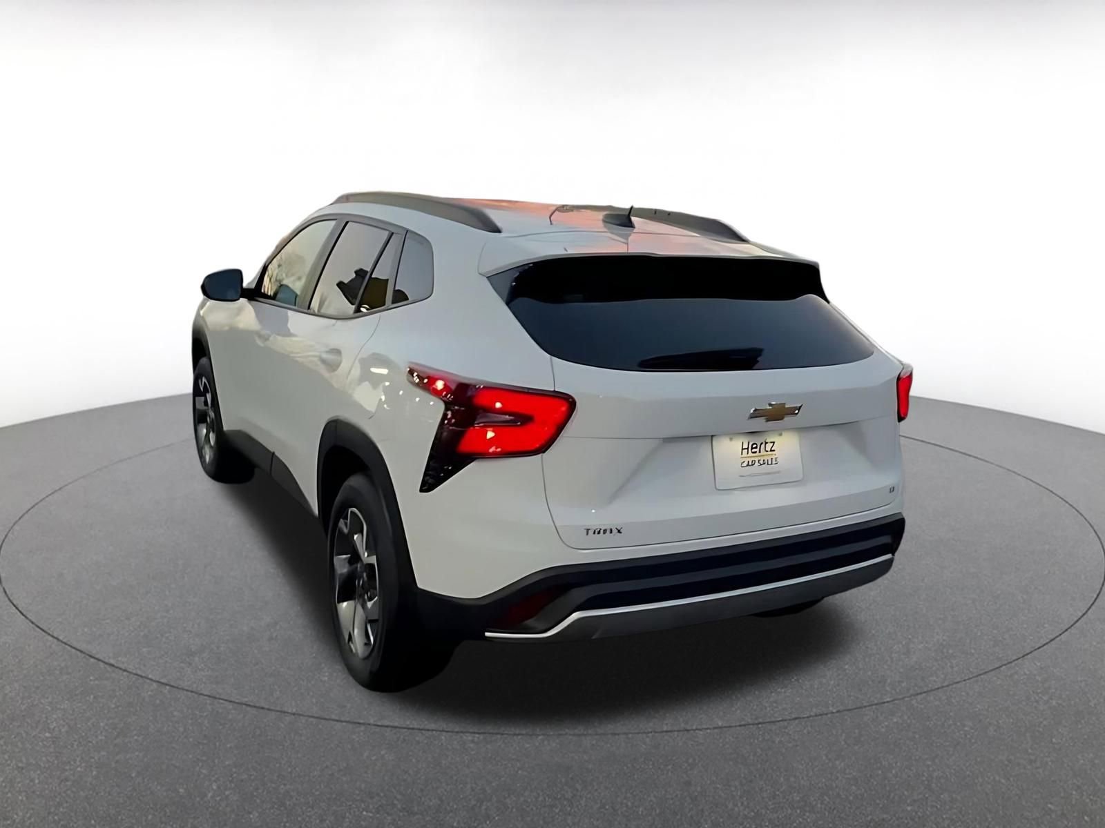 Used 2025 Chevrolet Trax LT w/ LT Convenience Package image 11