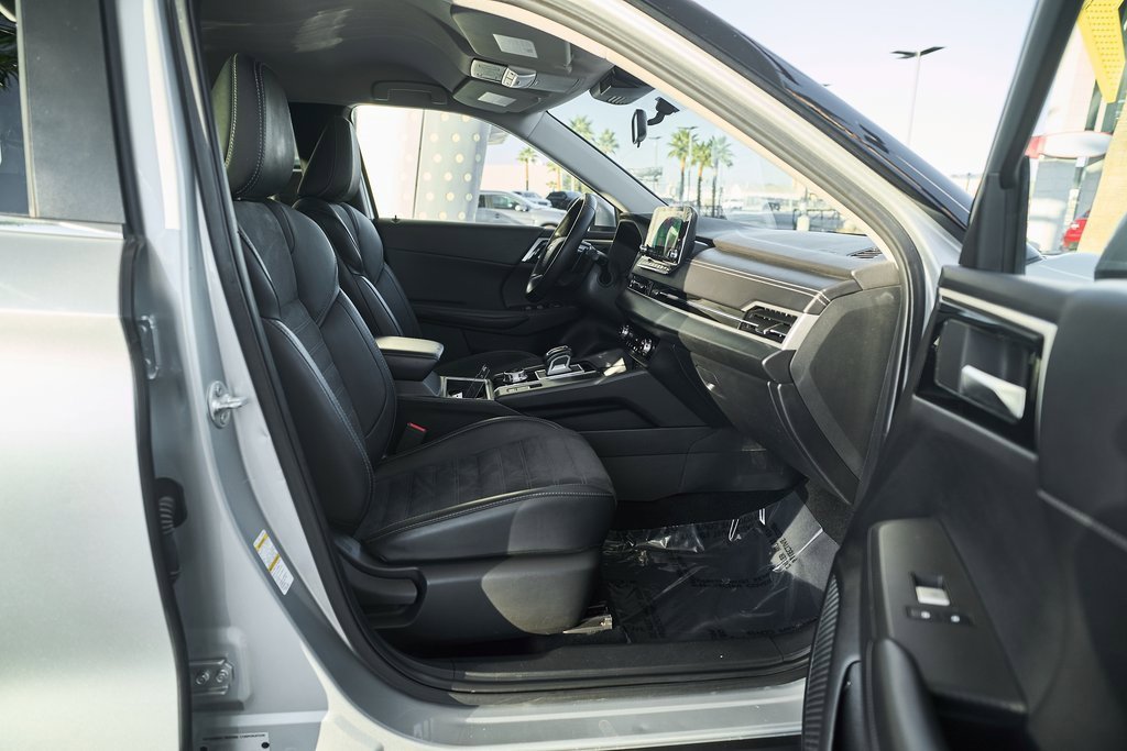 Used 2024 Mitsubishi Outlander SE image 9