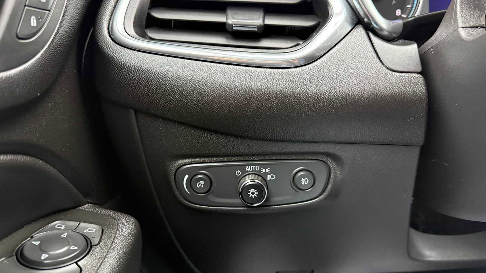 Used 2020 Chevrolet Equinox Premier AWD/4WD image 14