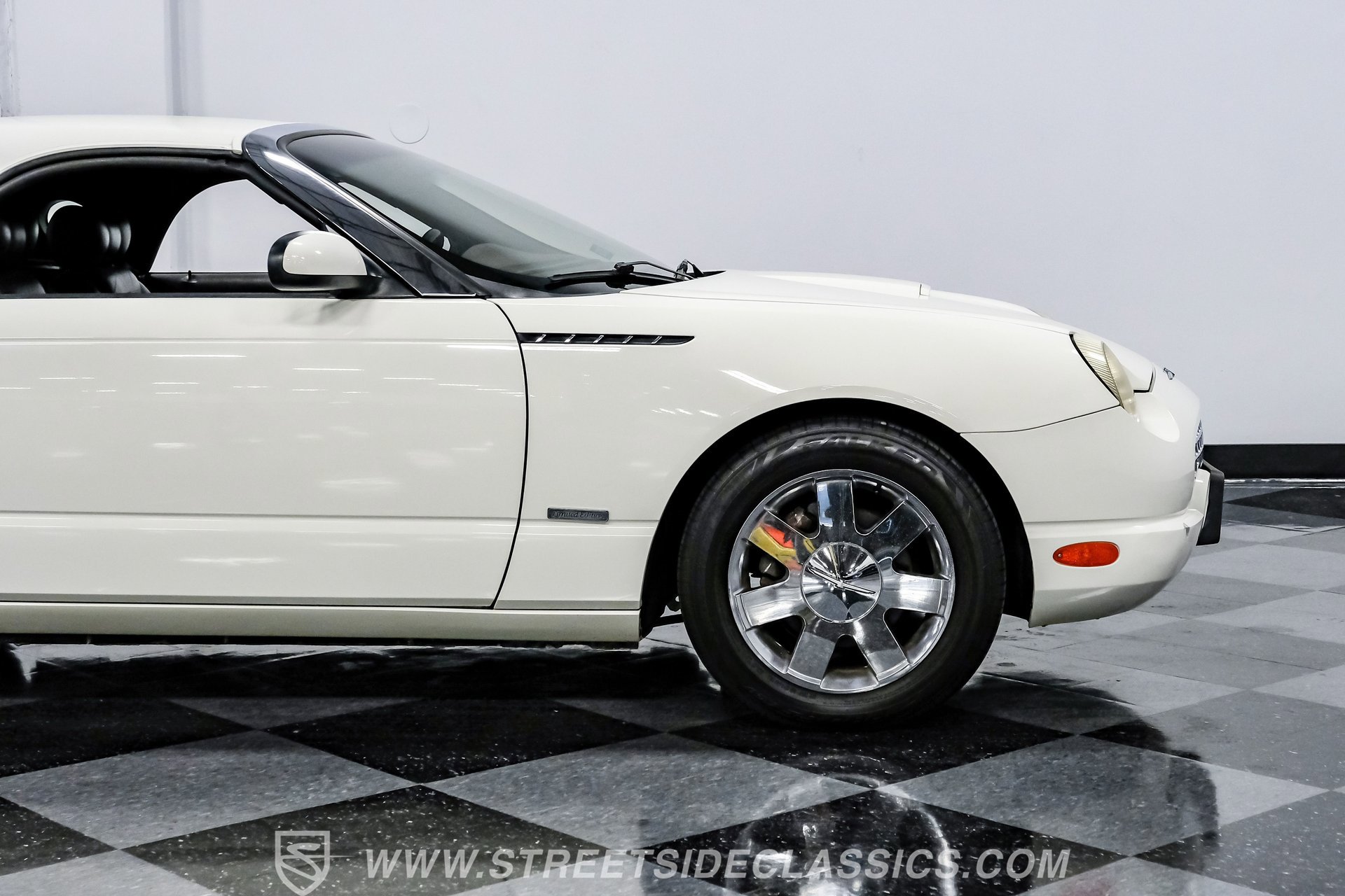 Used 2002 Ford Thunderbird image 30