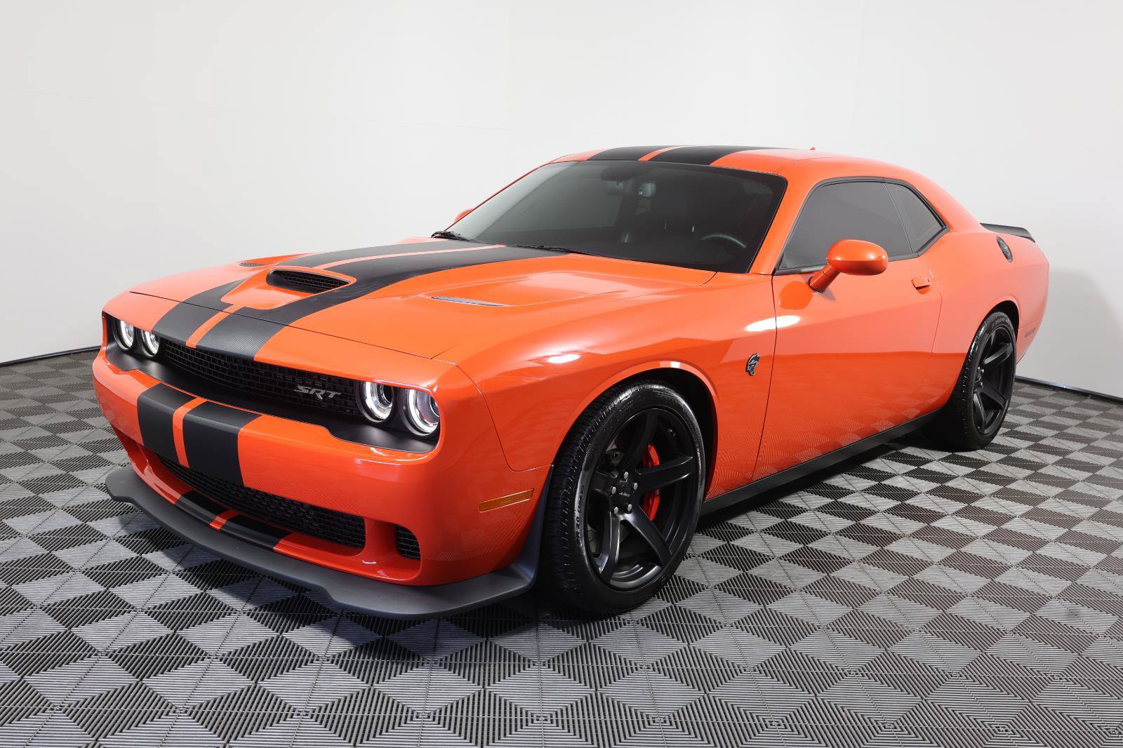 Used 2017 Dodge Challenger SRT Hellcat RWD image 1