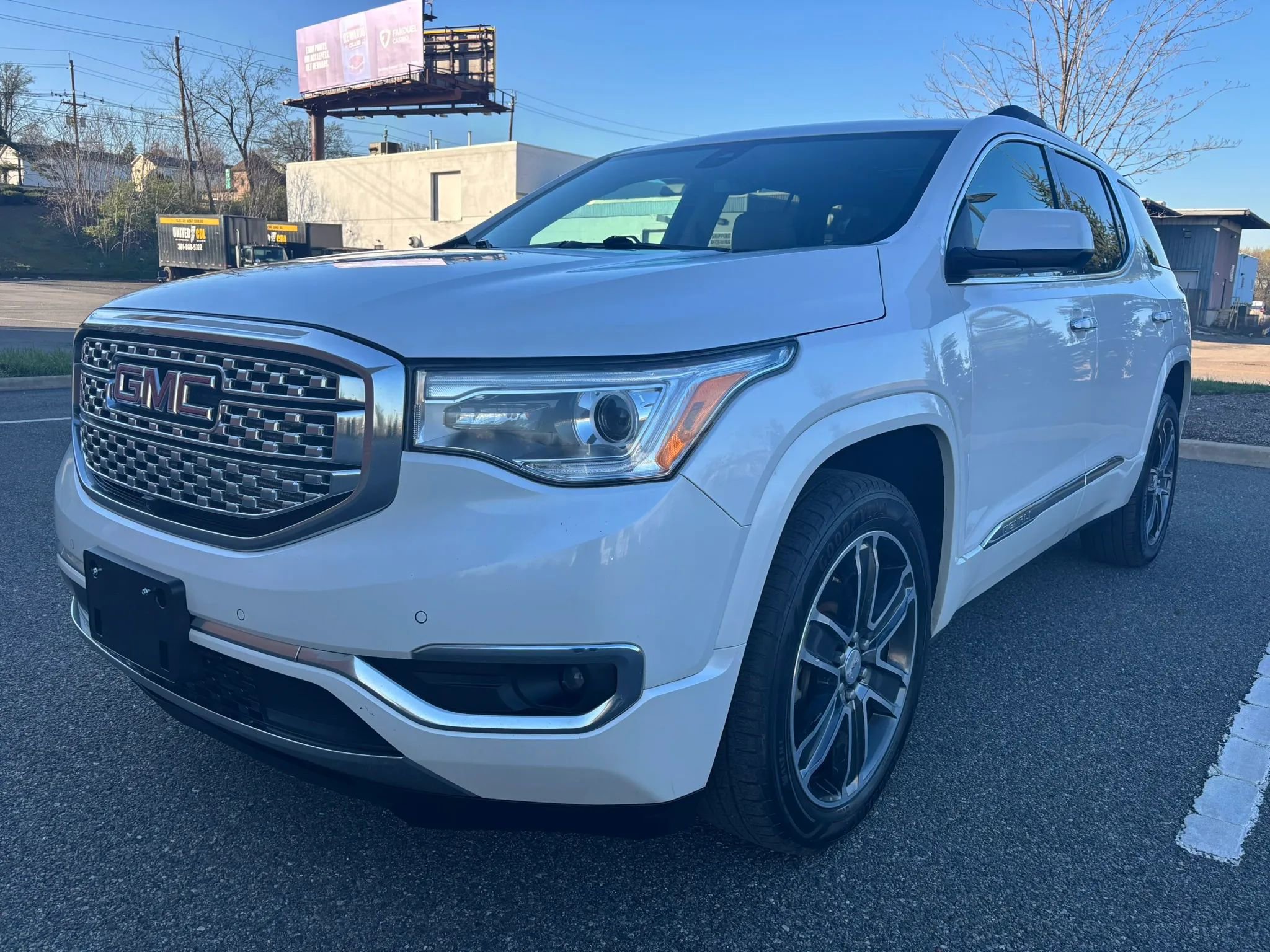 Used 2018 GMC Acadia Denali w/ Technology Package AWD/4WD image 1