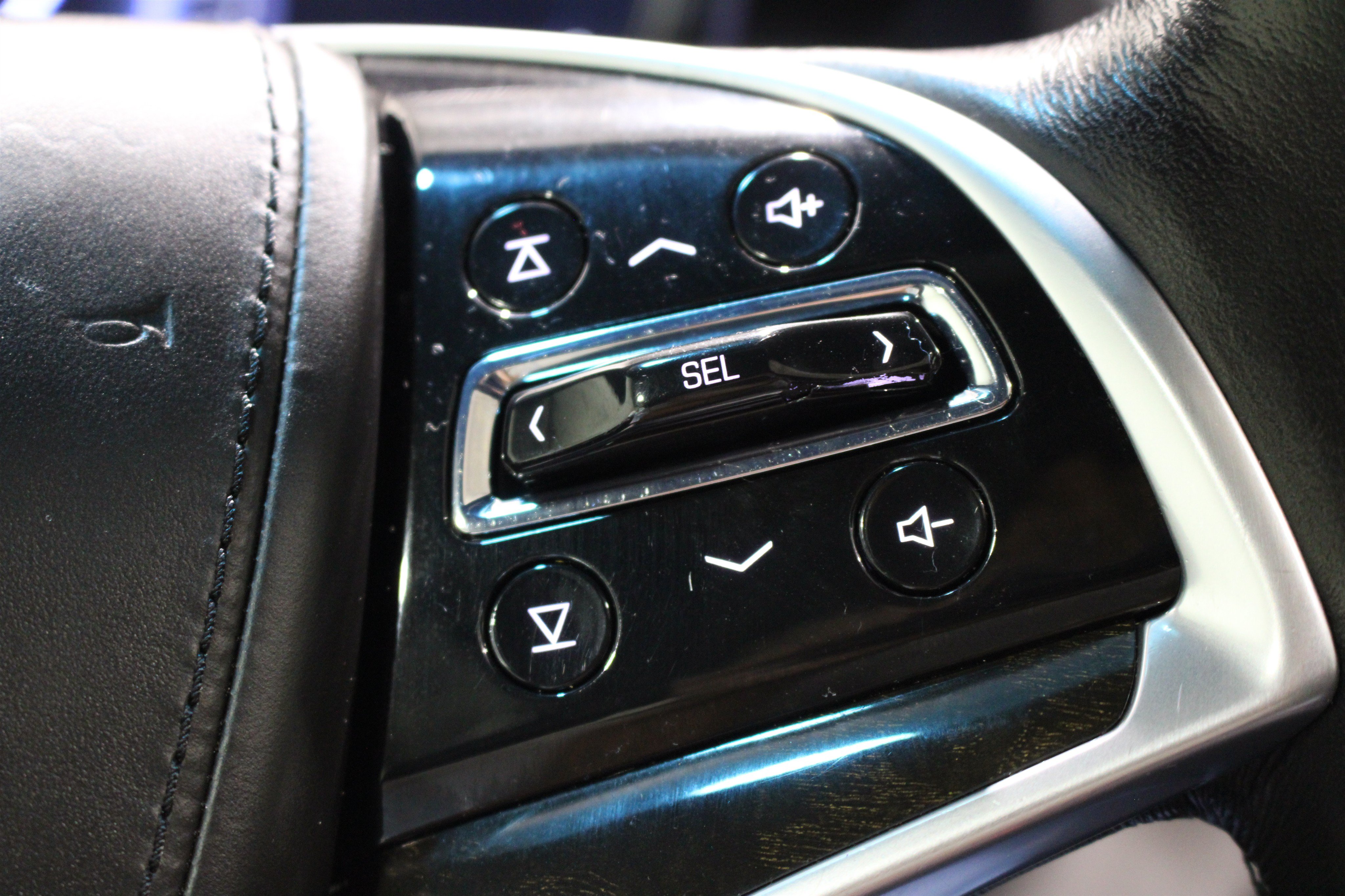 Used 2019 Cadillac Escalade ESV Platinum AWD/4WD image 14