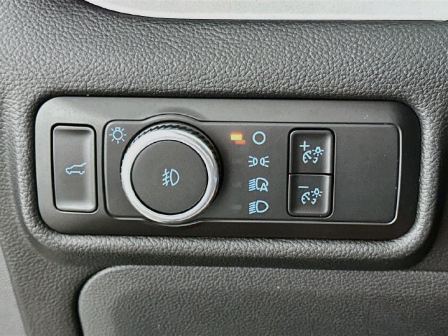 Used 2023 Ford Explorer XLT w/ Equipment Group 202A RWD image 22