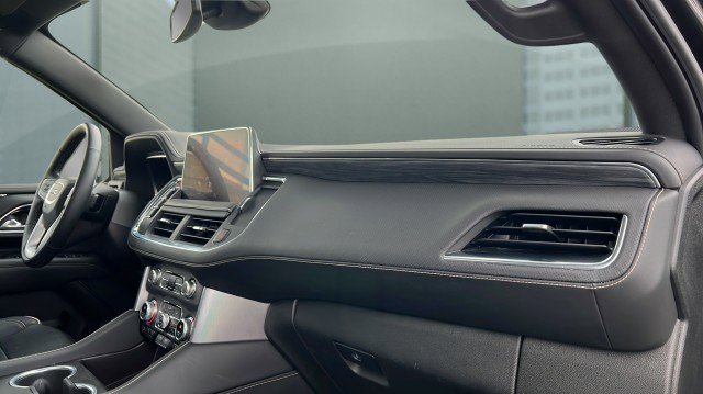 Used 2023 GMC Yukon XL SLT w/ SLT Luxury Package image 22