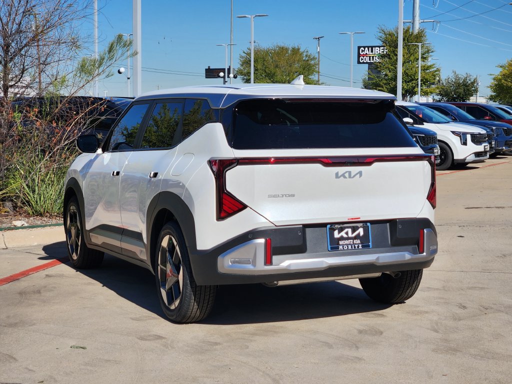 New 2027 Kia Seltos S FWD image 4