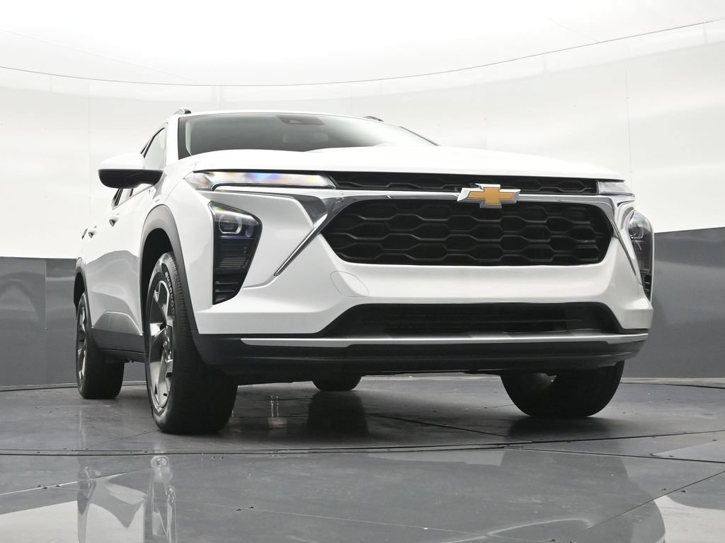 Used 2024 Chevrolet Trax LT FWD image 32