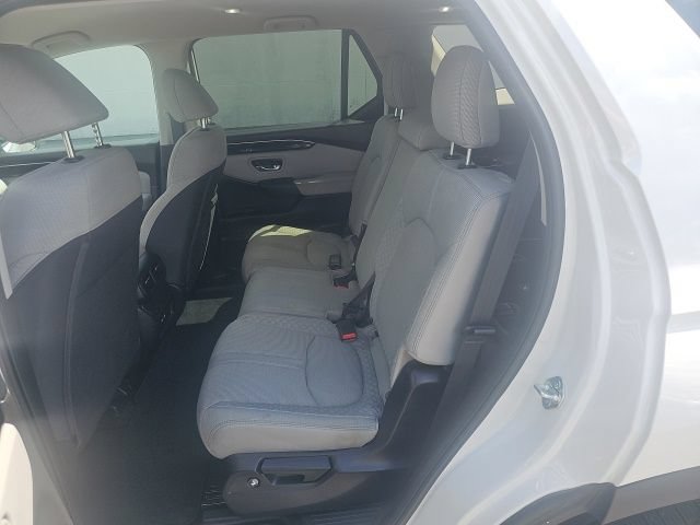 Used 2023 Honda Pilot LX image 11