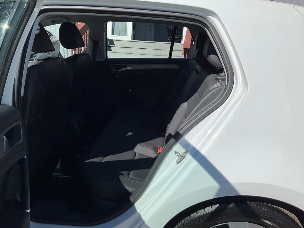 Used 2015 Volkswagen e-Golf SEL Premium image 24