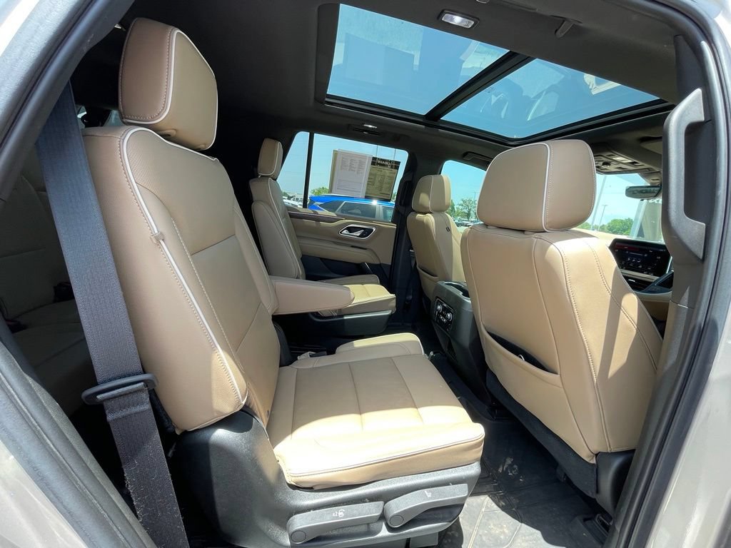 Used 2021 Chevrolet Tahoe Premier w/ Premium Package RWD image 23