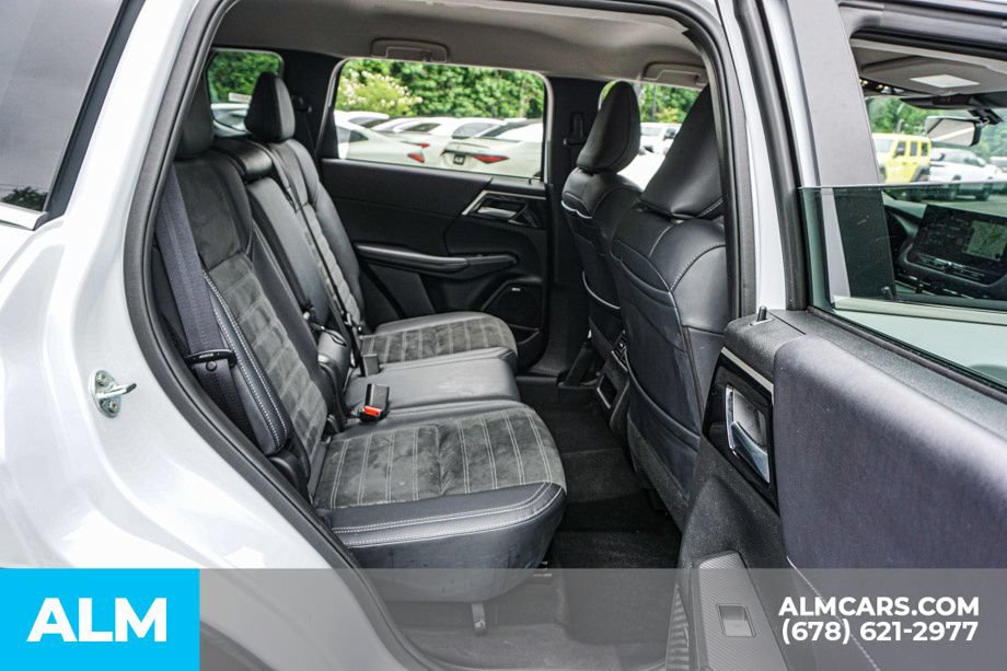 Used 2025 Mitsubishi Outlander SE FWD image 23