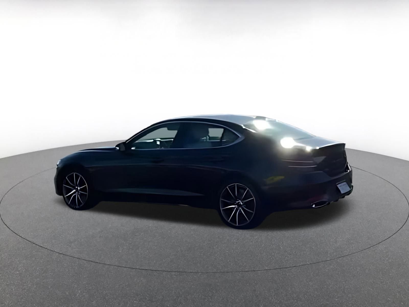 Used 2025 Genesis G70 2.5T image 14