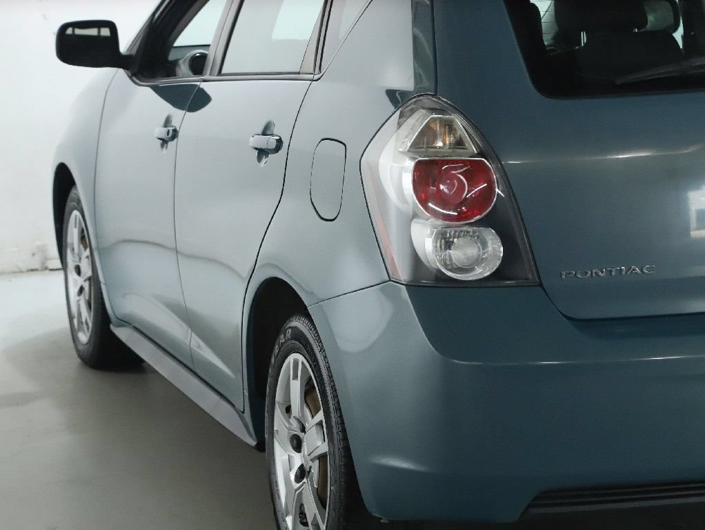 Used 2009 Pontiac Vibe w/ Preferred Package FWD image 35