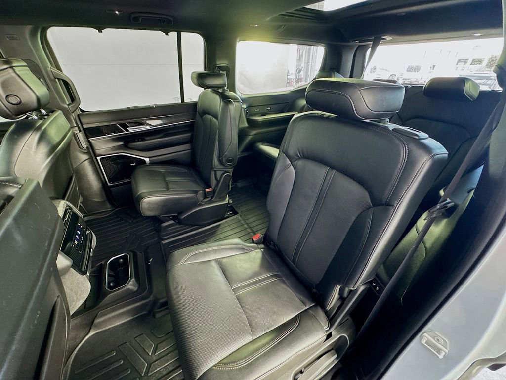 Used 2022 Jeep Wagoneer Series III w/ Premium Group I RWD image 26