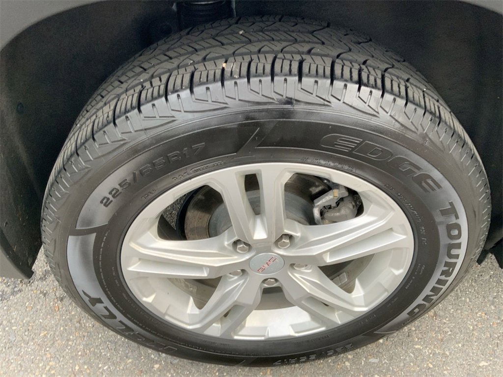 Used 2023 GMC Terrain SLE w/ Driver Convenience Package image 32