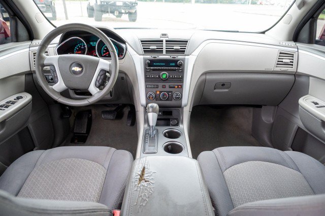 Used 2012 Chevrolet Traverse LT FWD image 2