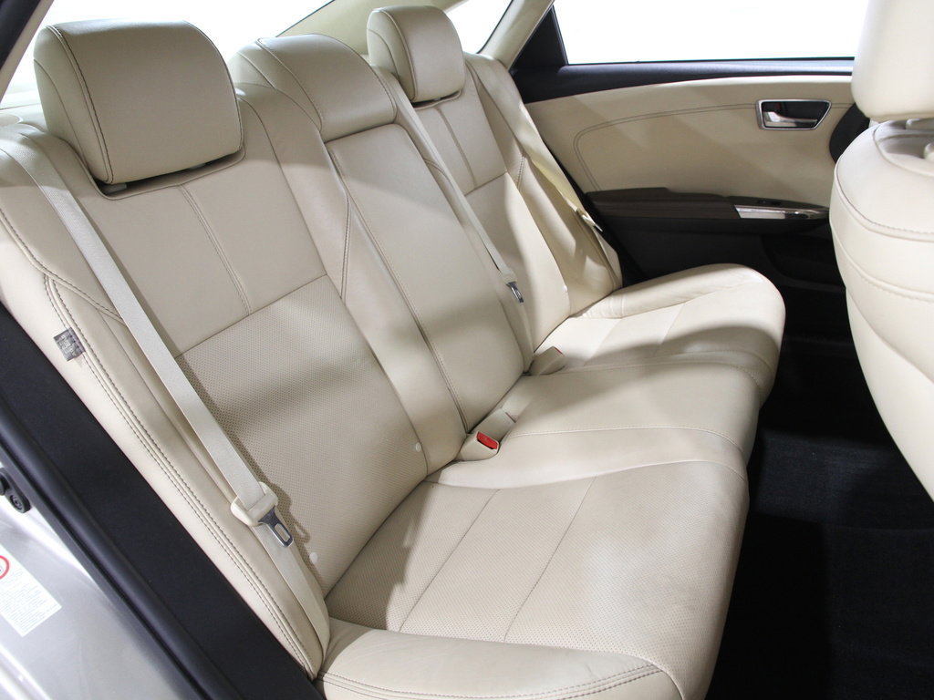 Used 2014 Toyota Avalon Limited image 18