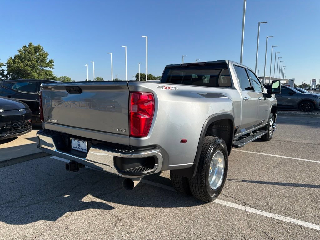 Used 2025 Chevrolet Silverado 3500 LTZ w/ LTZ Convenience Package AWD/4WD image 3