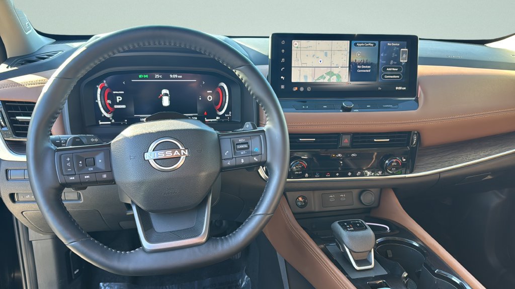 Used 2025 Nissan Rogue Platinum w/ Tech Package FWD image 13