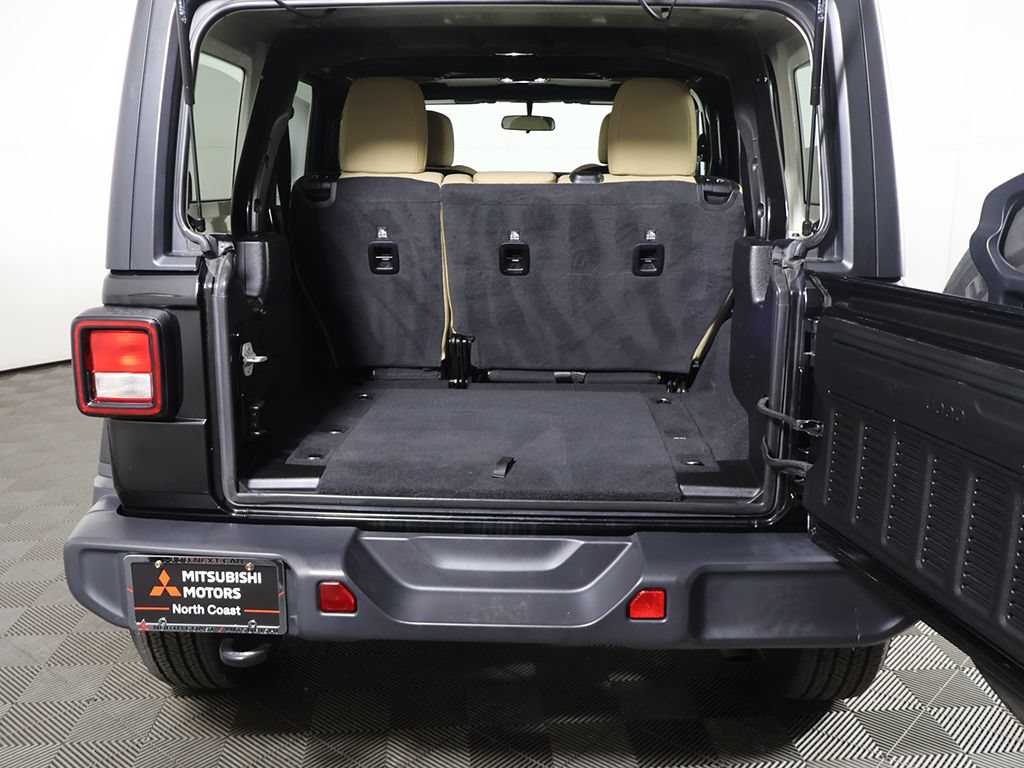 Used 2021 Jeep Wrangler Unlimited Sahara AWD/4WD image 13