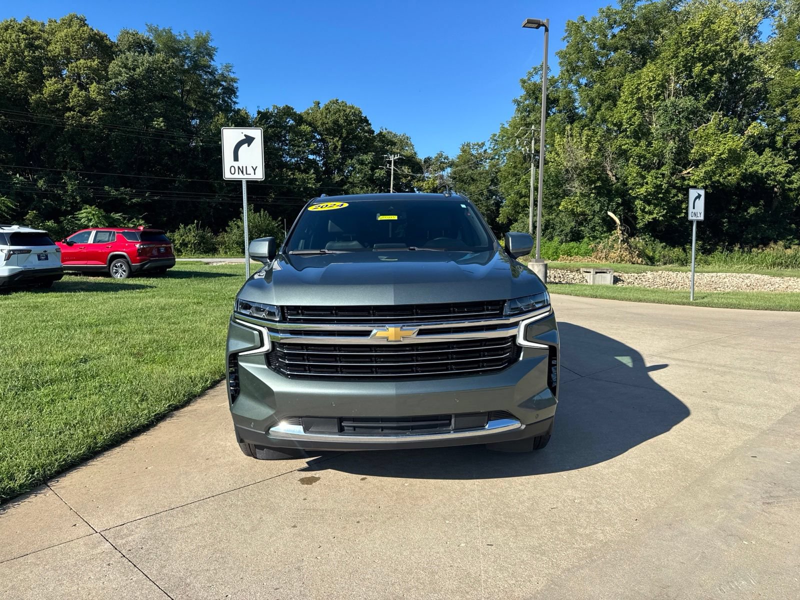 Used 2024 Chevrolet Tahoe LT AWD/4WD image 2