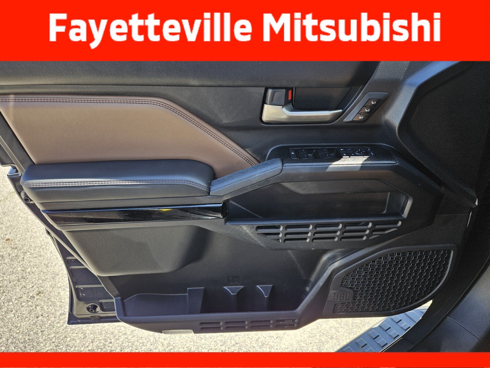Used 2025 Toyota 4Runner Limited AWD/4WD image 30
