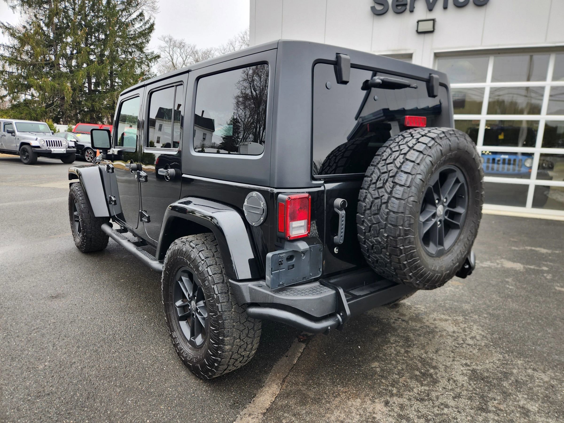 Used 2017 Jeep Wrangler Unlimited Sahara AWD/4WD image 14