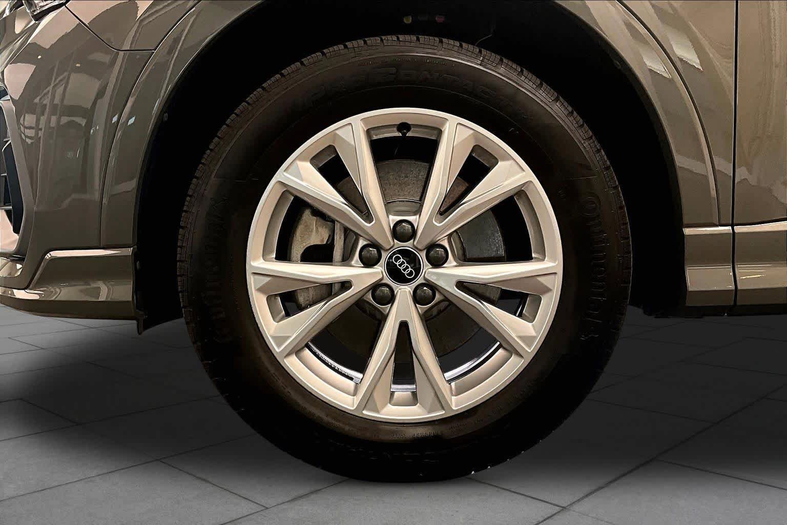 Certified 2025 Audi Q3 2.0T Premium w/ Convenience Package AWD/4WD image 11