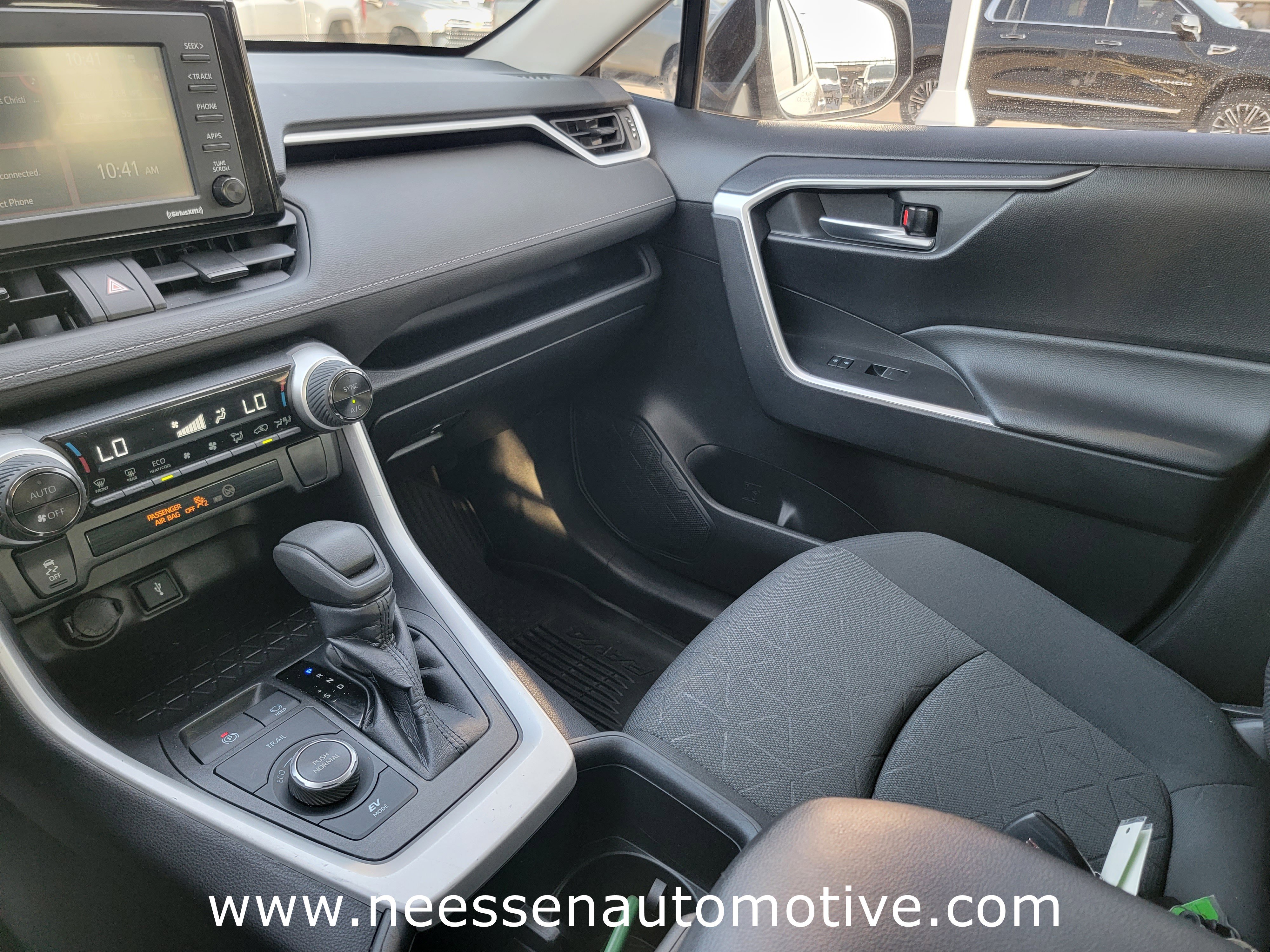 Used 2022 Toyota RAV4 XLE image 25