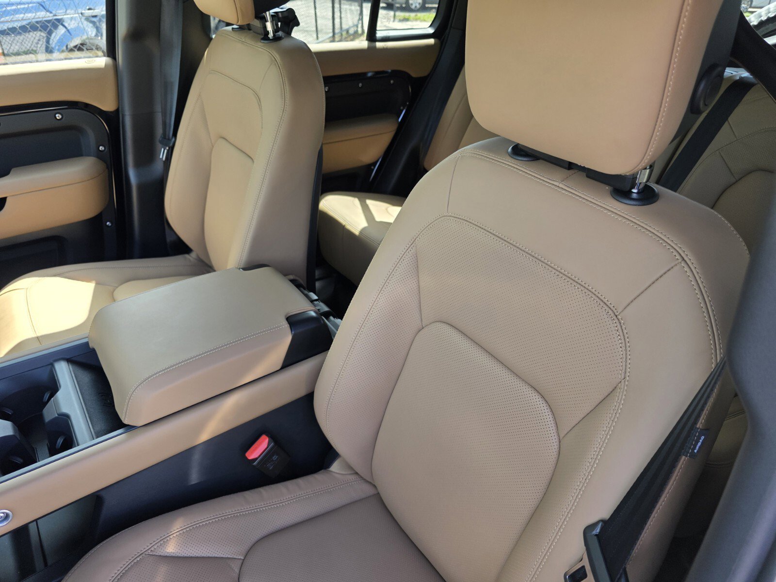 New 2026 Land Rover Defender 110 X-Dynamic SE image 12