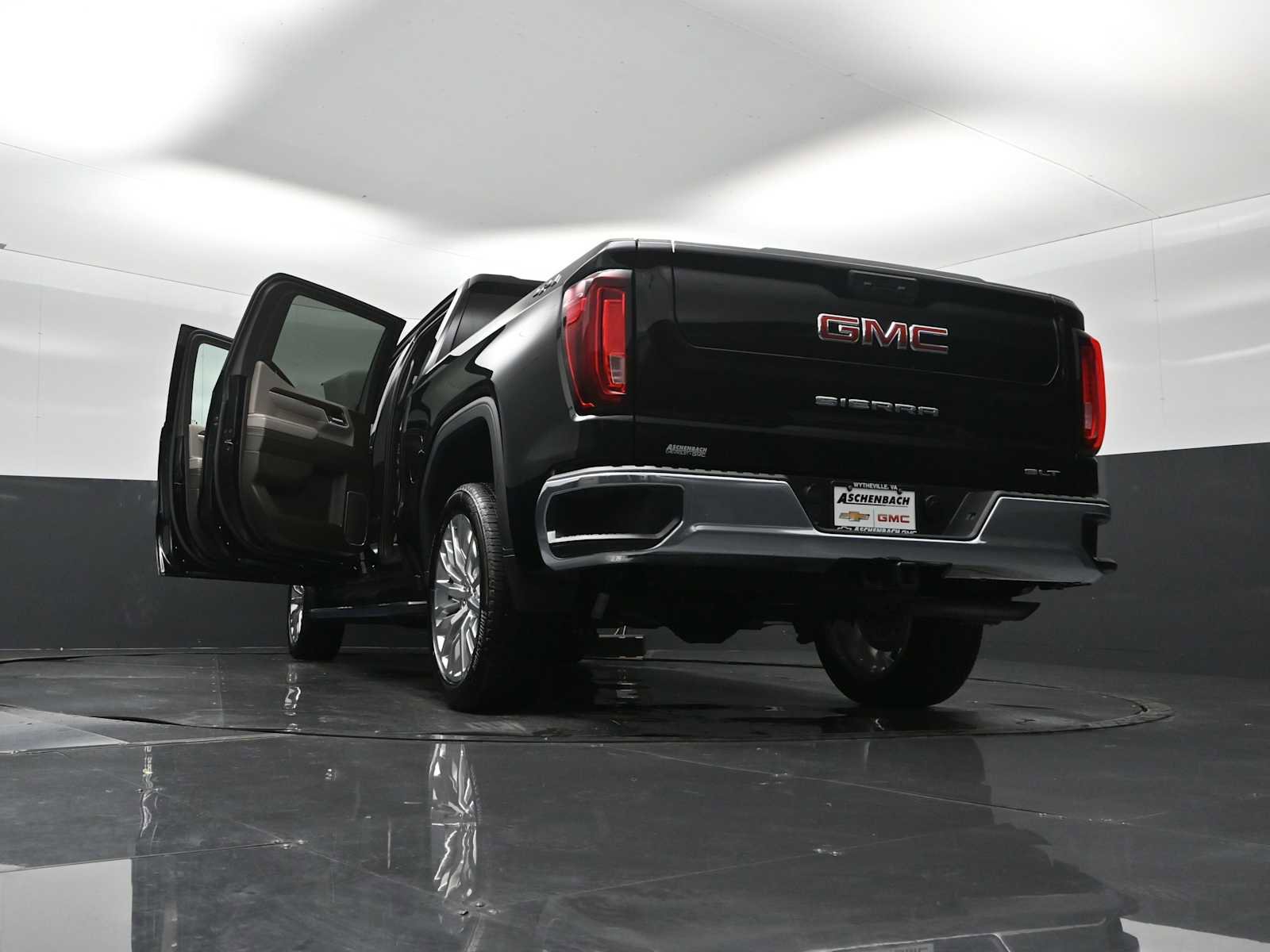 Used 2024 GMC Sierra 1500 SLT w/ SLT Convenience Package AWD/4WD image 28