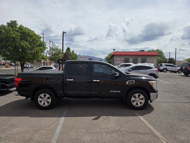 Used 2017 Nissan Titan SV AWD/4WD image 3