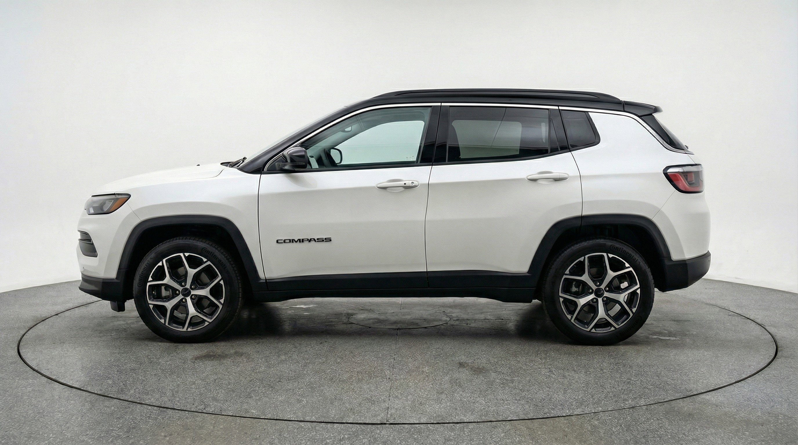 Used 2025 Jeep Compass Limited image 5
