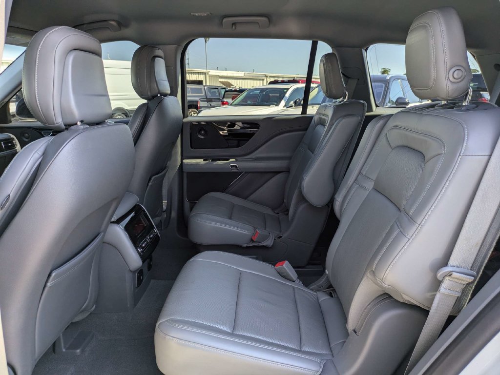 Used 2020 Lincoln Aviator Reserve w/ Elements Package Plus RWD image 15