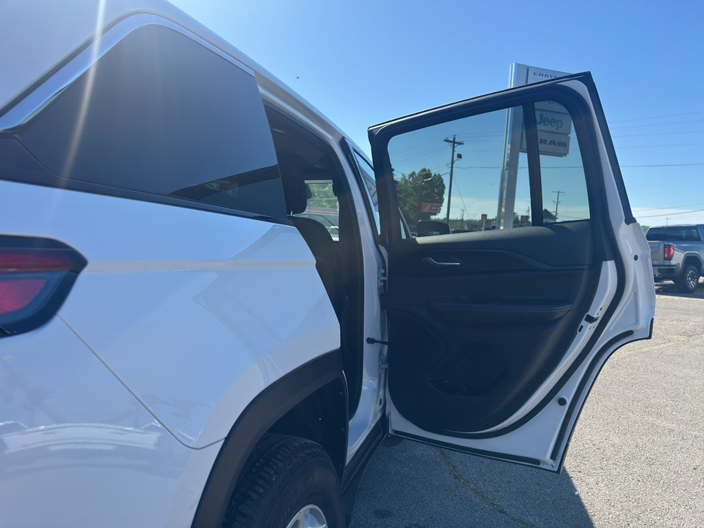 Used 2025 Jeep Grand Cherokee Laredo X RWD image 21