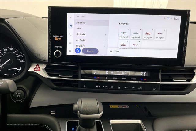 Used 2025 Toyota Sienna XLE image 5