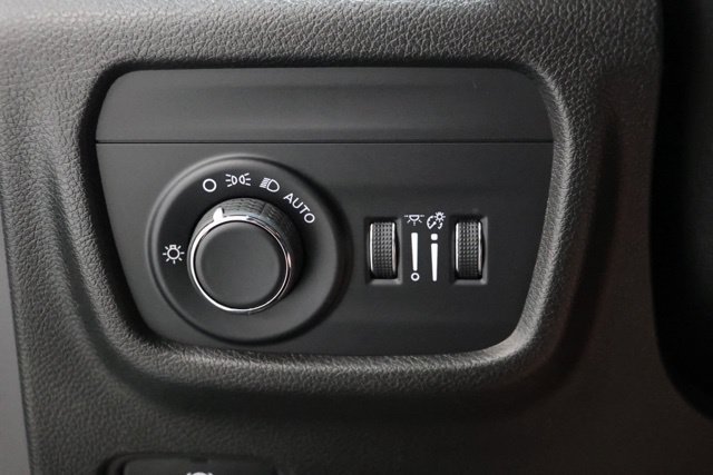 Used 2023 Jeep Grand Cherokee Altitude AWD/4WD image 20
