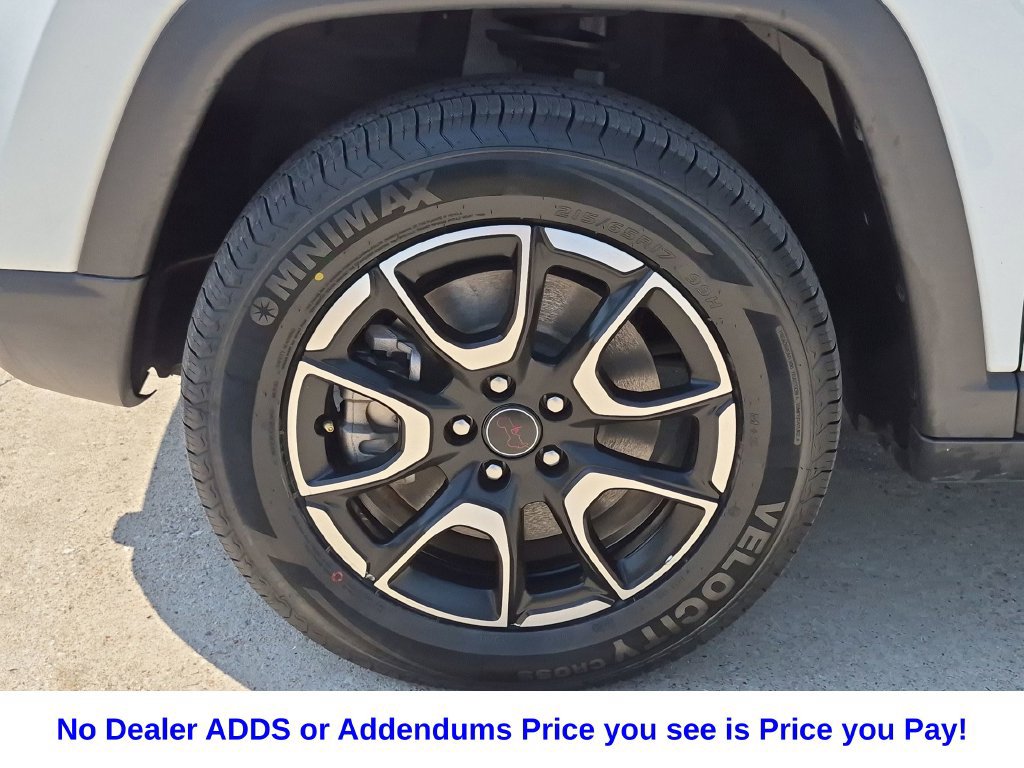 Used 2025 Jeep Compass Trailhawk AWD/4WD image 18