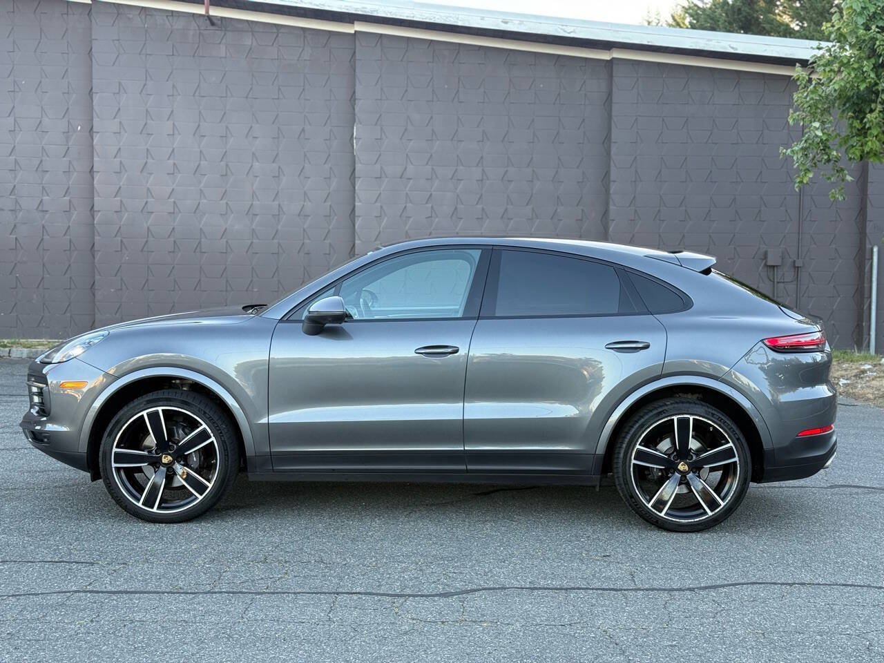Used 2020 Porsche Cayenne AWD/4WD image 5