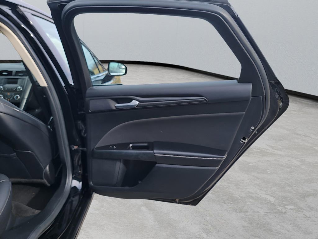 Used 2018 Ford Fusion SE w/ Equipment Group 601A image 27