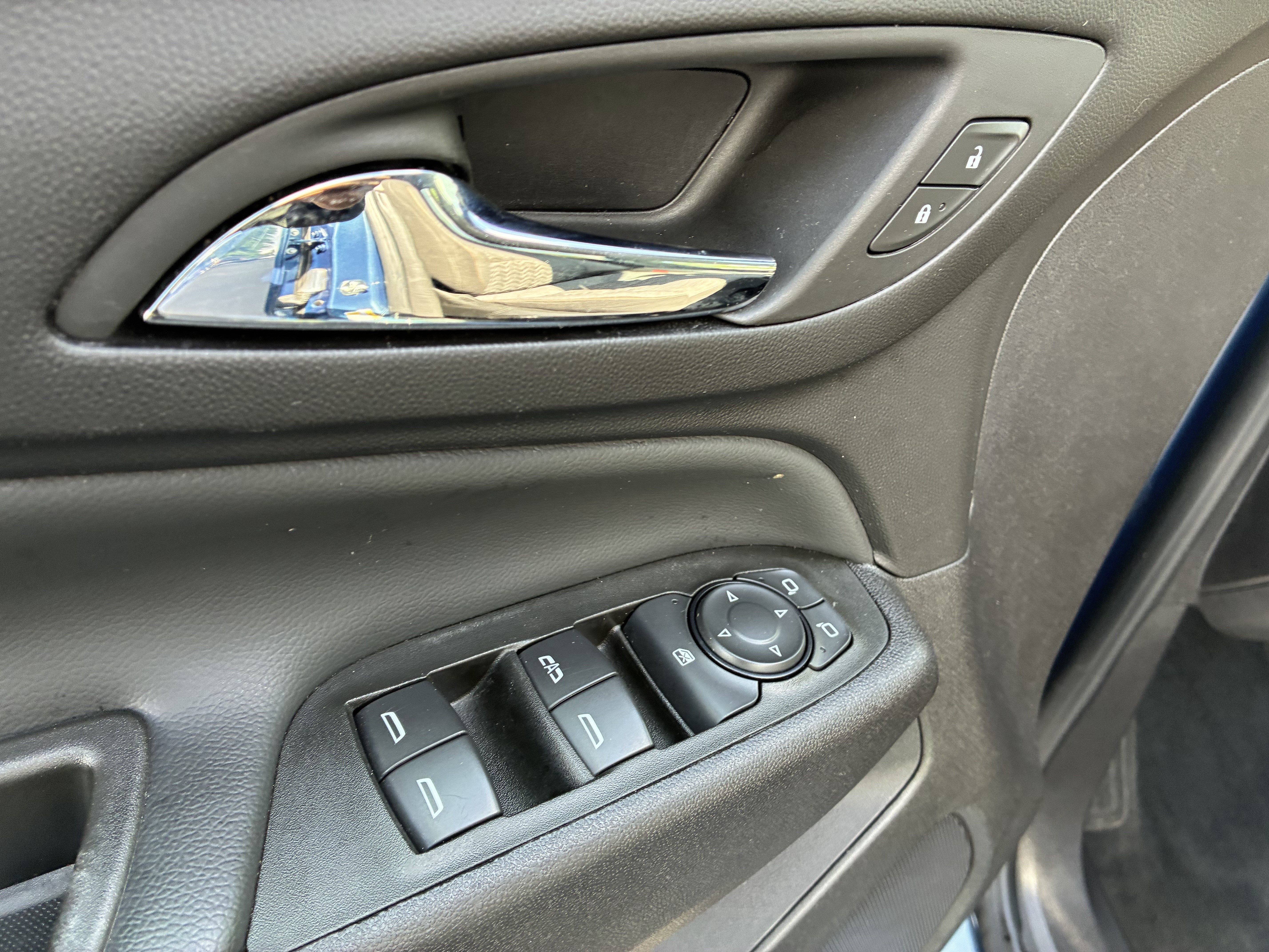 Used 2024 Chevrolet Equinox LT AWD/4WD image 25