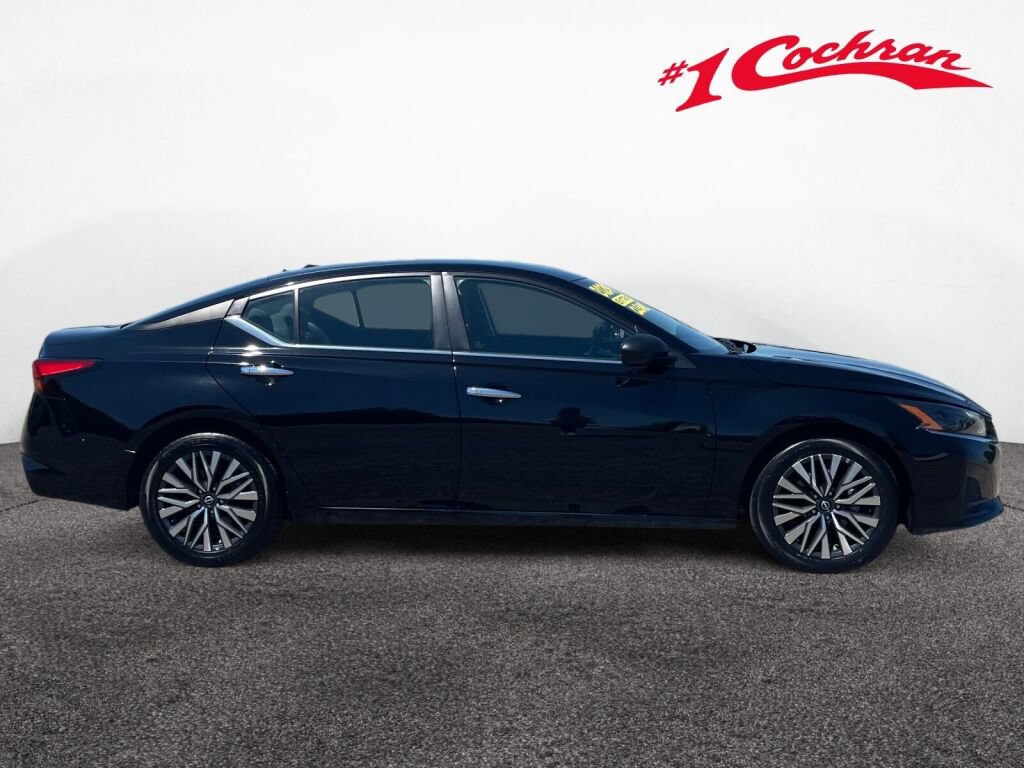 Used 2024 Nissan Altima 2.5 SV FWD image 26
