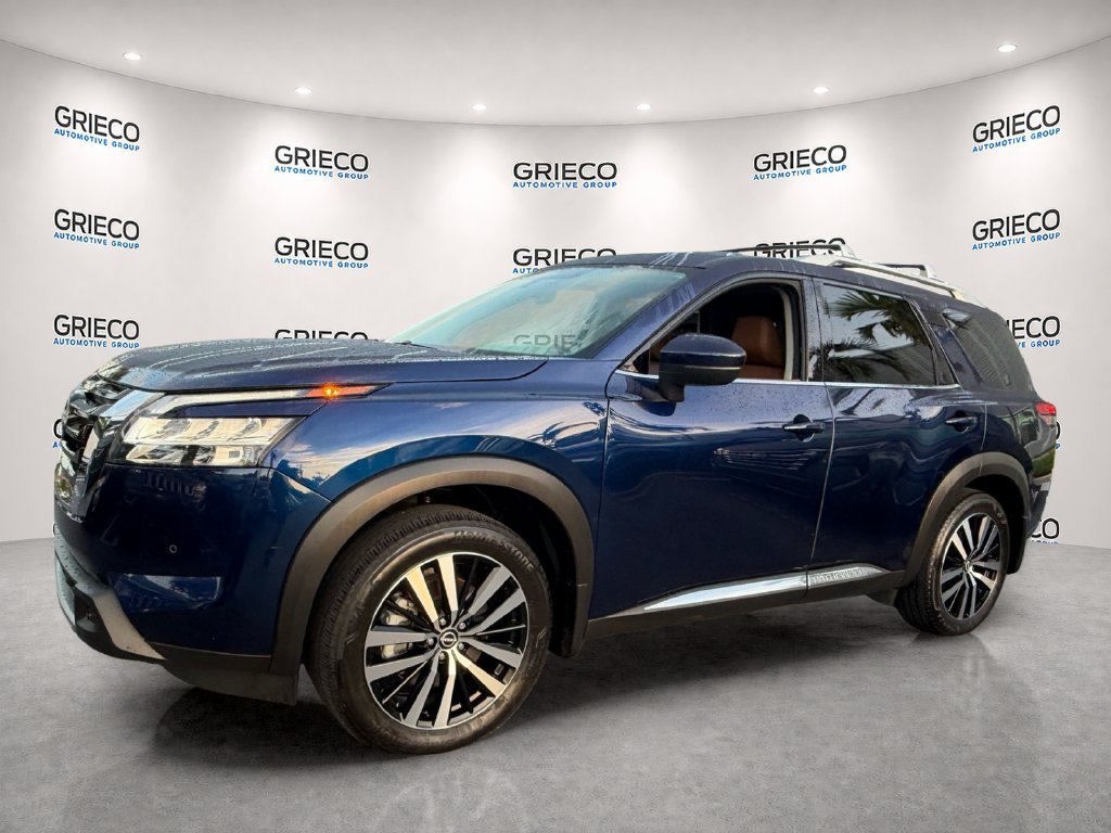 Used 2024 Nissan Pathfinder Platinum FWD image 3